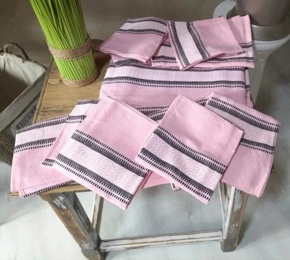 Roze tafelkleed en 12 nieuwe servetten – photo 2